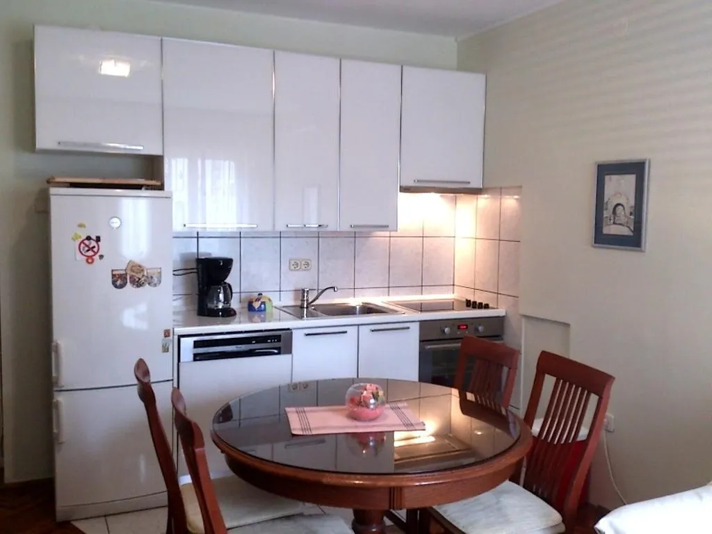Apartment Nina ザダル