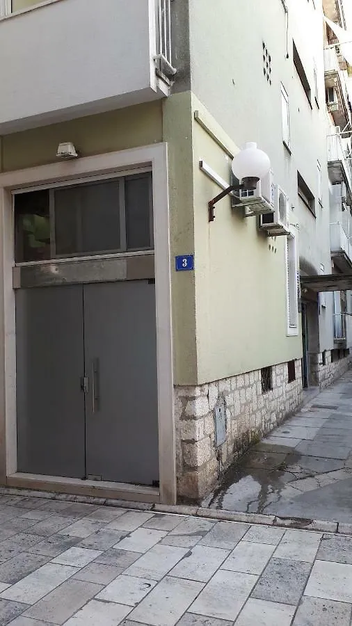 Apartment Nina ザダル